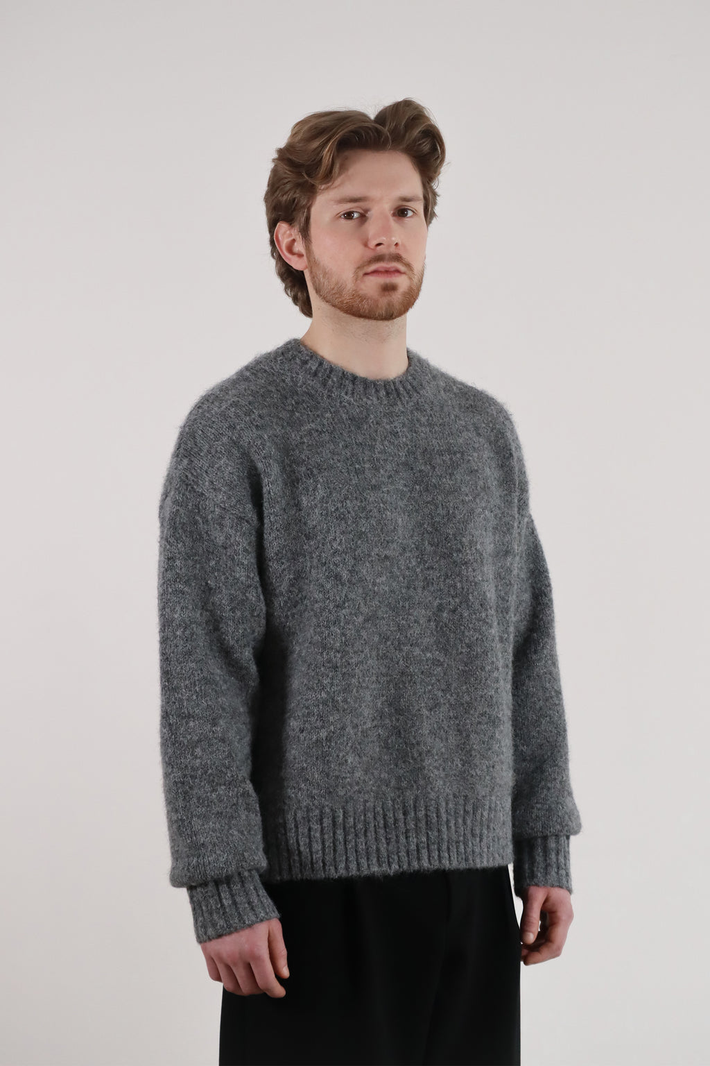 Umbra Sweater Gris — Mannequin coté — Sutur.