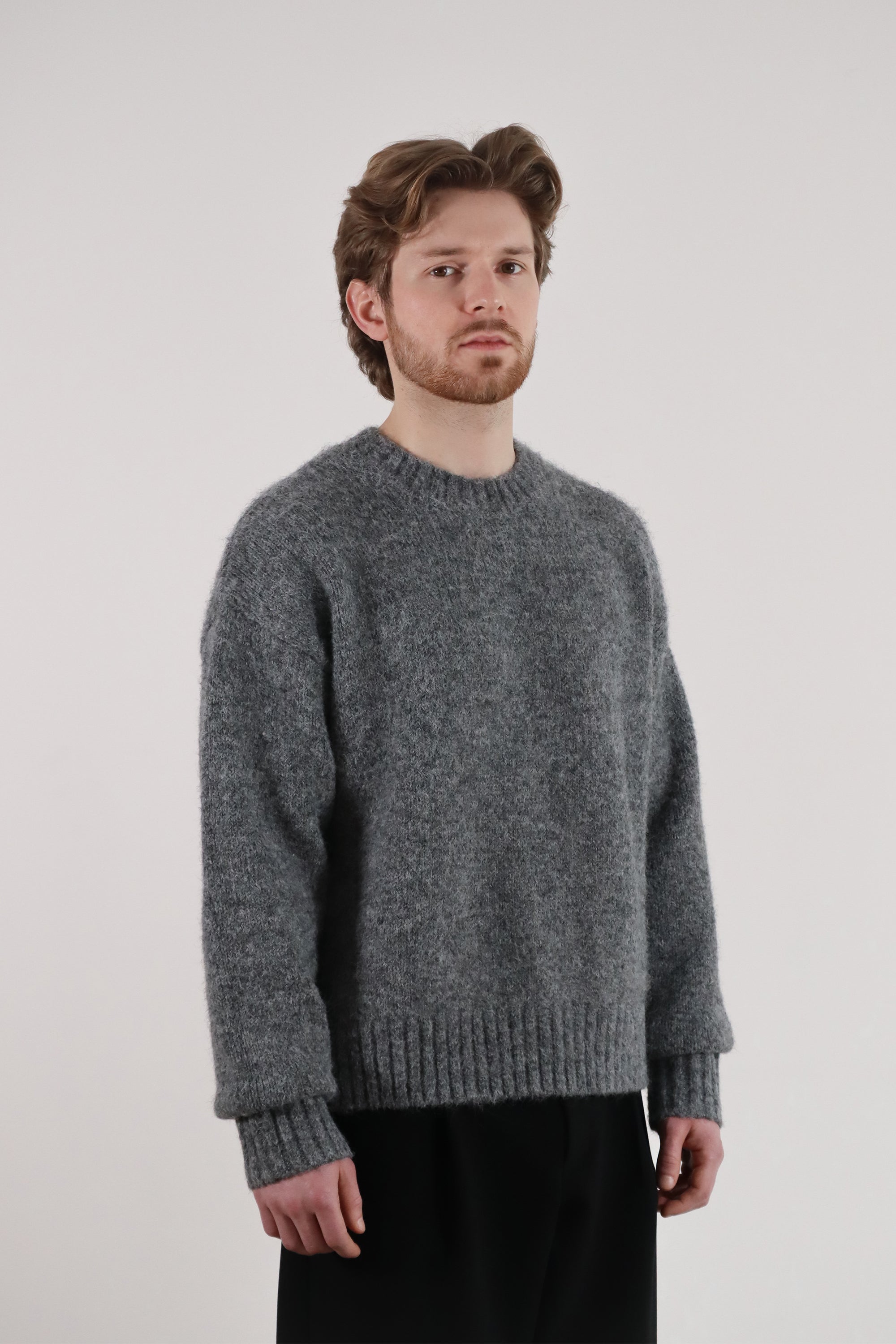 Umbra Sweater Gris — Mannequin coté — Sutur.